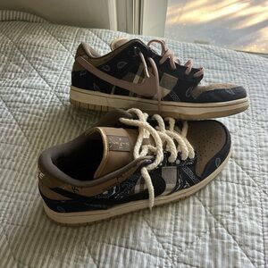 Nike Sneakers - Black and Tan